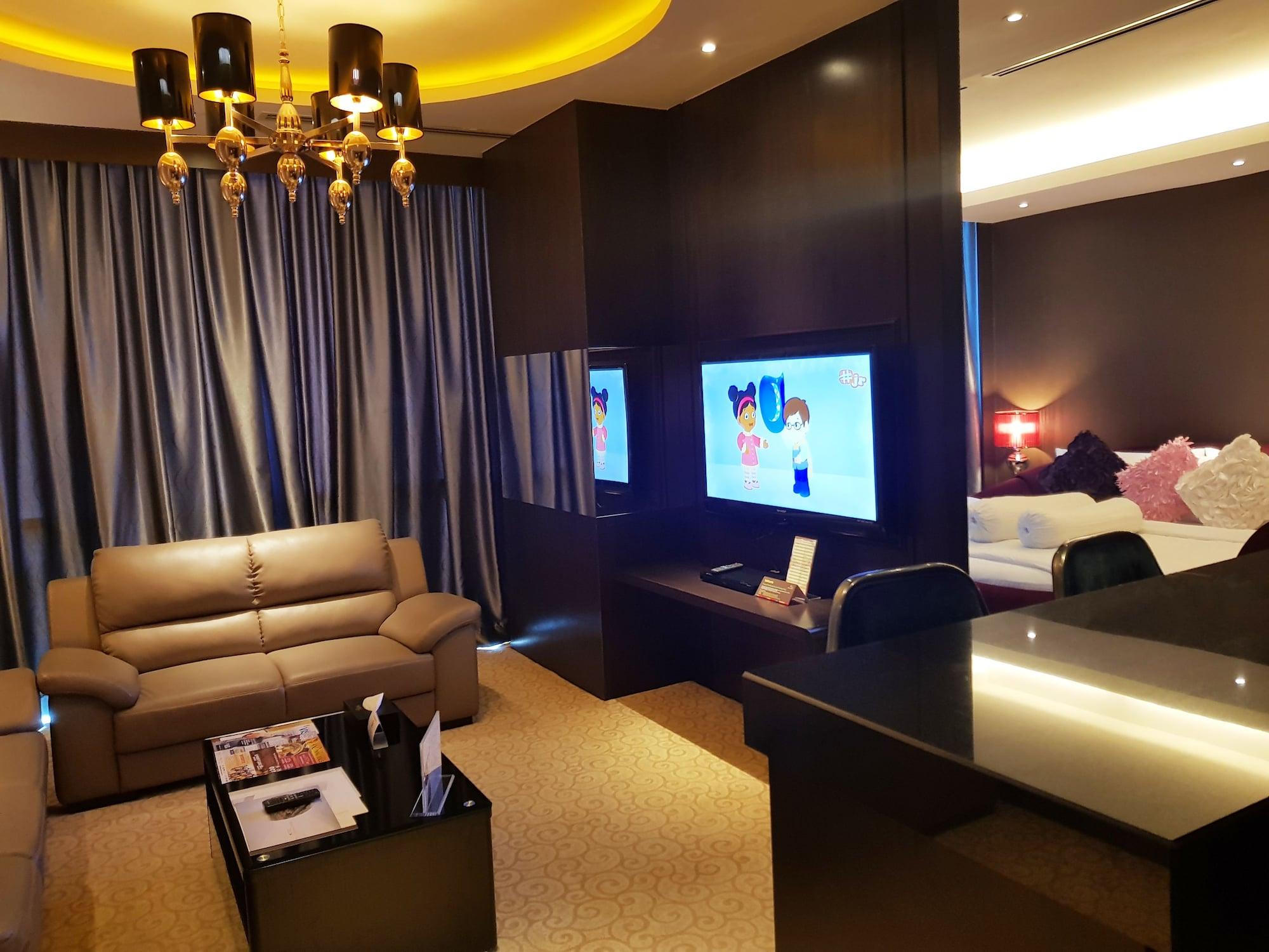 Ksl Hotel & Resort Johor Bahru Extérieur photo A room at the hotel