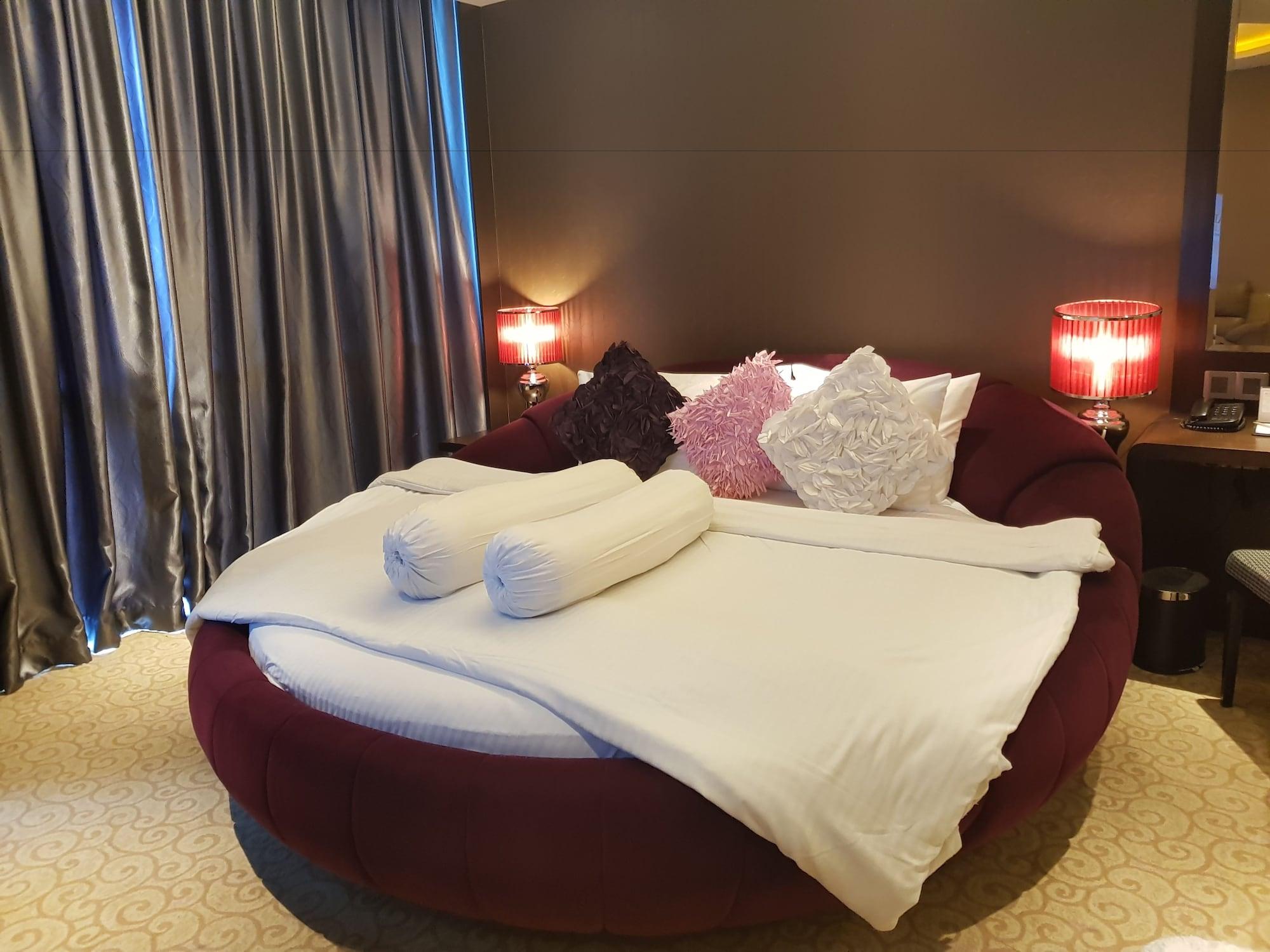 Ksl Hotel & Resort Johor Bahru Extérieur photo A room at the hotel