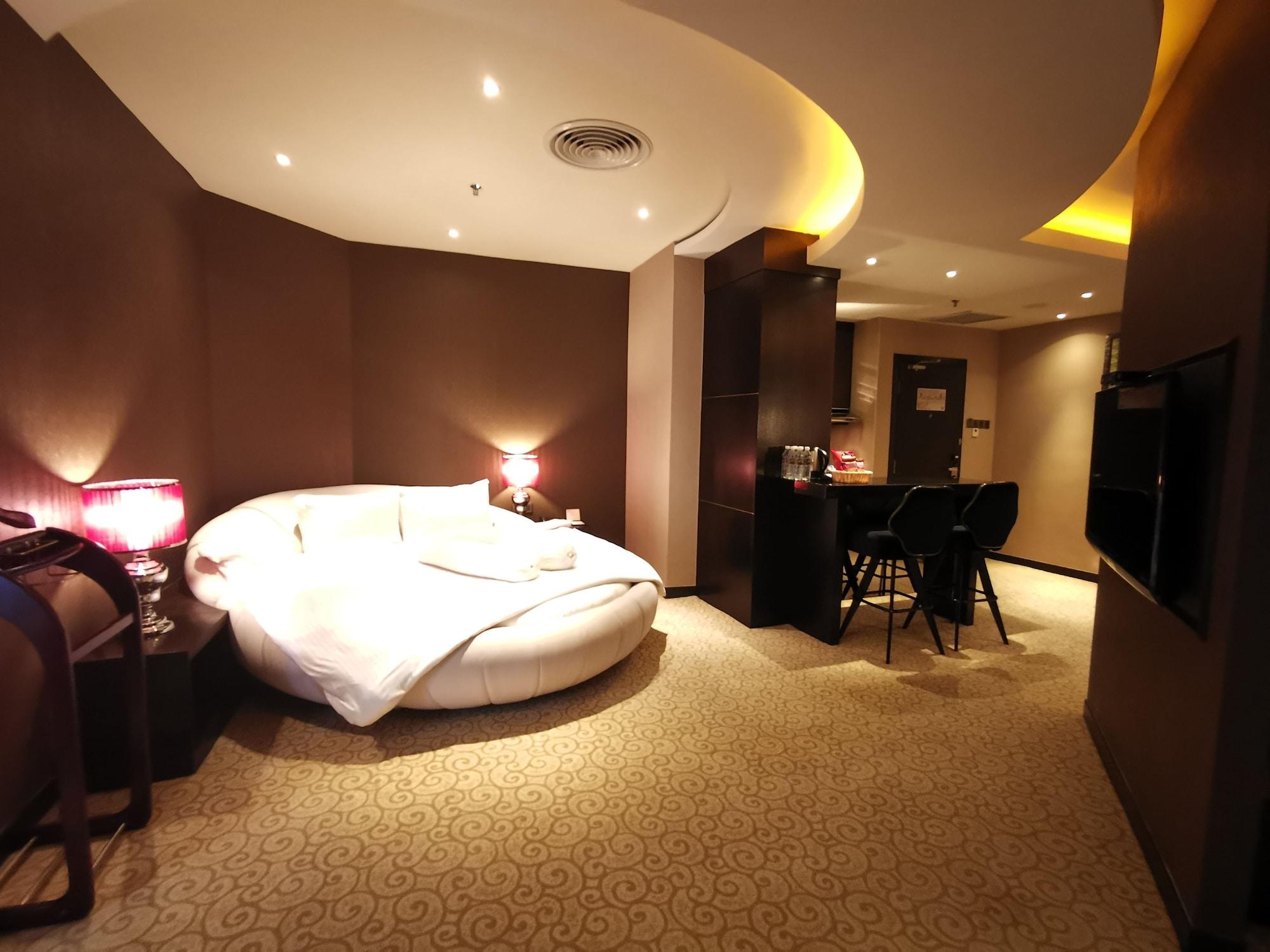 Ksl Hotel & Resort Johor Bahru Extérieur photo A room at the hotel
