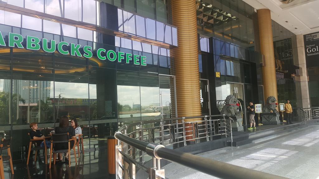 Ksl Hotel & Resort Johor Bahru Extérieur photo Starbucks Coffee in Bangkok