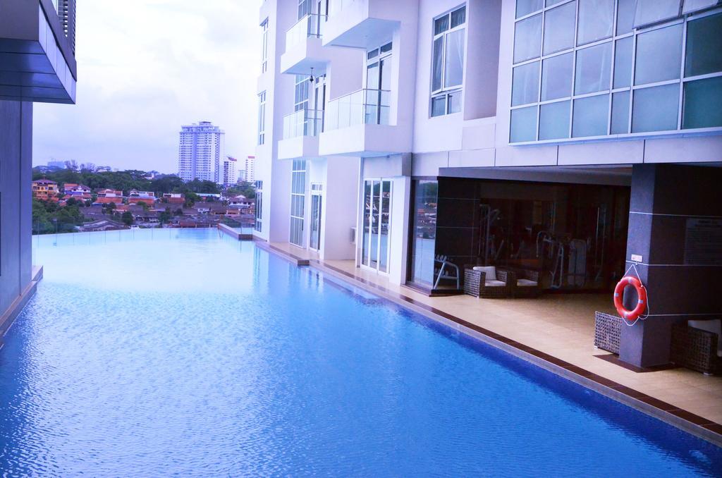 Ksl Hotel & Resort Johor Bahru Extérieur photo The pool at the hotel