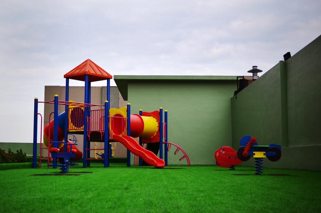 Ksl Hotel & Resort Johor Bahru Extérieur photo A playground in the park